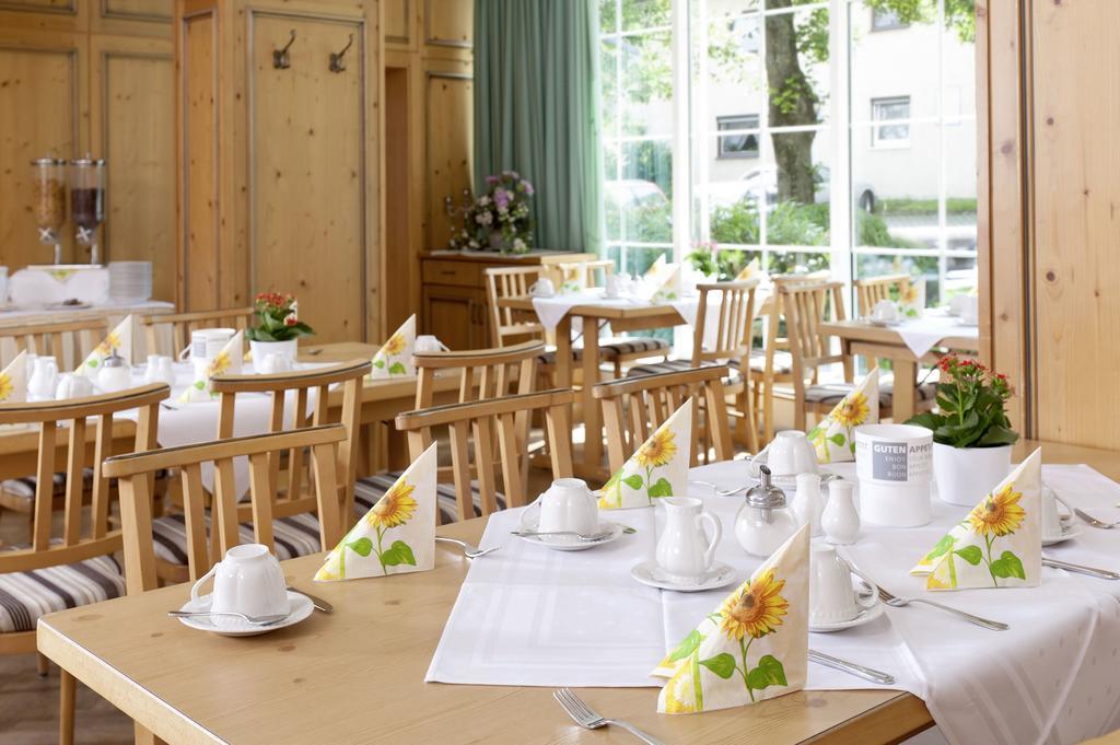 Feldmochinger Hof 4* Munich