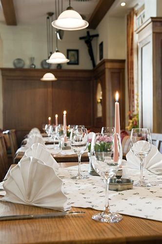 Hotel Feldmochinger Hof 4*